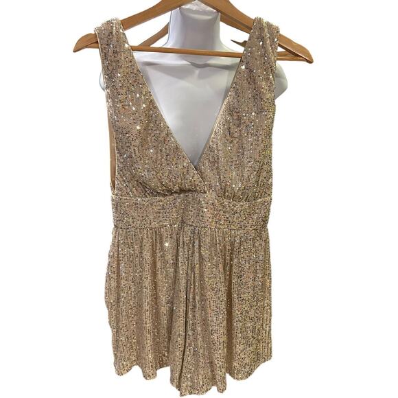 NWT LULUS Gold Embellished Sequin Sleeveless Plunge V-Neck Romper Women's Medium - Picture 2 of 11